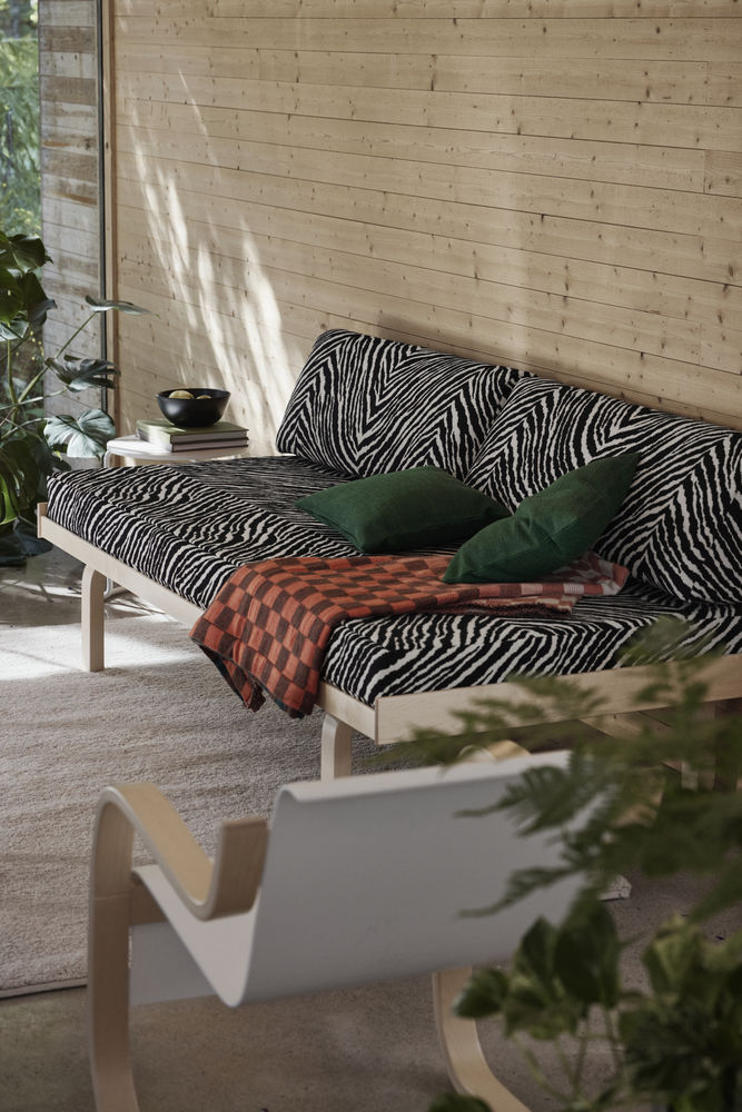 Day Bed 710