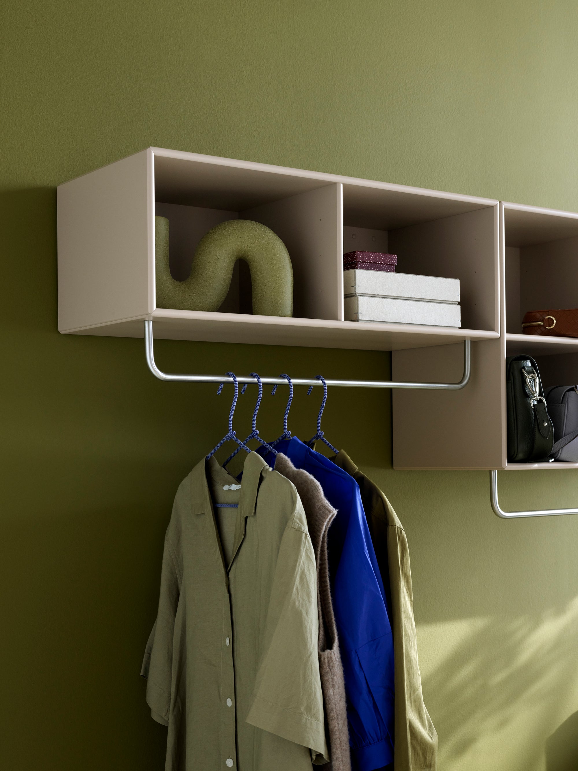 COAT Shelf with Clothes Rack