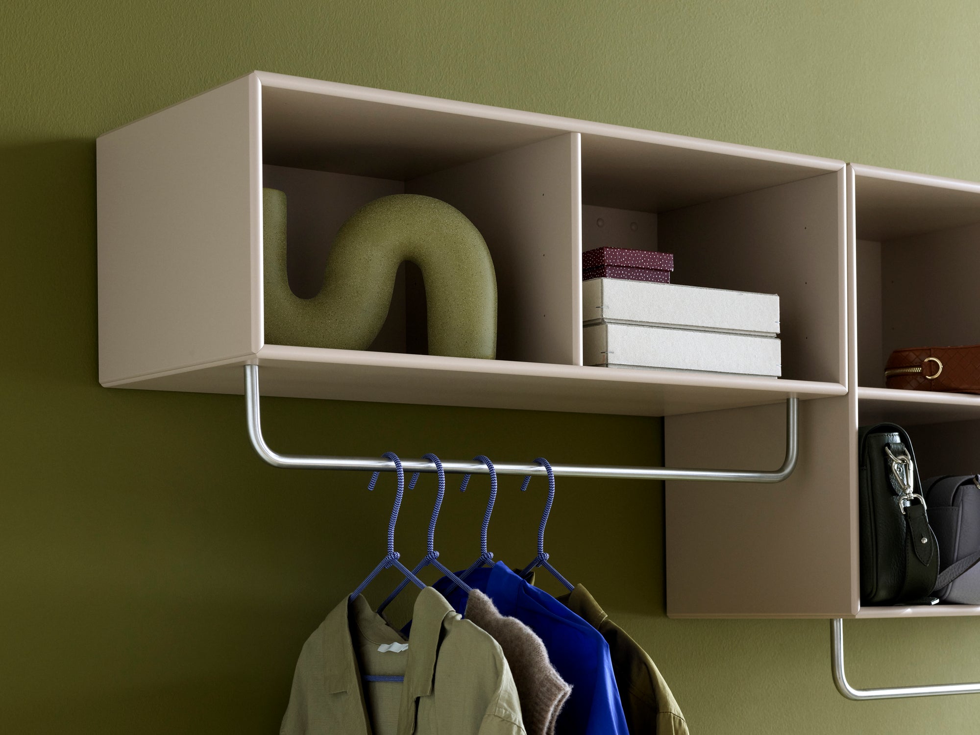 COAT Shelf with Clothes Rack